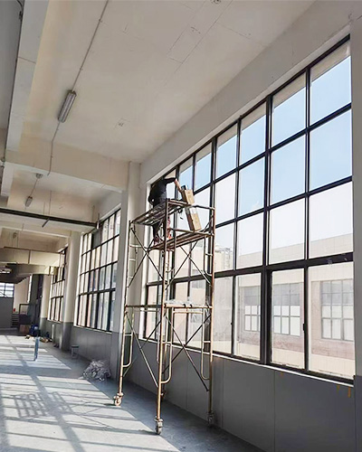 无锡市宜兴市新建工厂内贴隔热膜案例